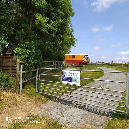 Veritable Roulotte Hippomobile "La Bailleul" Mentheville Kültér fotó
