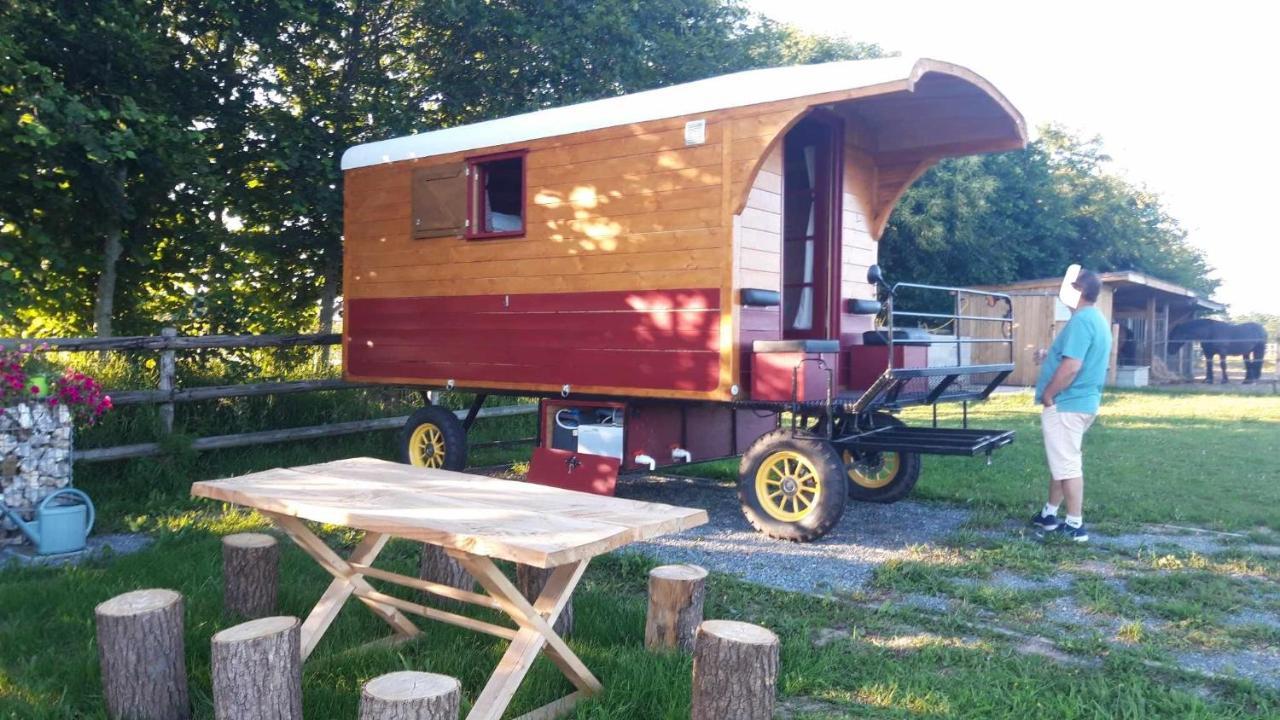 Veritable Roulotte Hippomobile "La Bailleul" Mentheville Kültér fotó